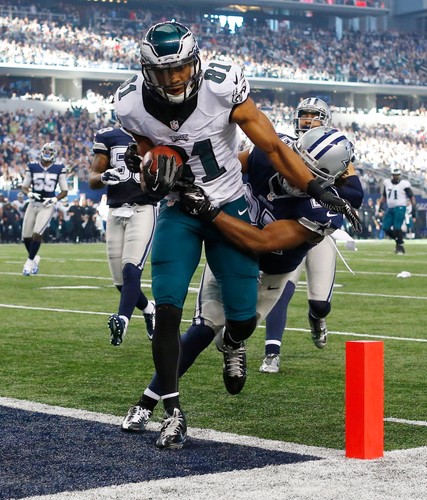 'Pitbull', piękne cheerleaderki, a na boisku starcia gigantów. W lidze NFL nie jest nudno