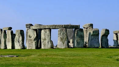 Sensacyjny powrót mistrza szpiegowskich i historycznych opowieści. Tajemnice Stonehenge