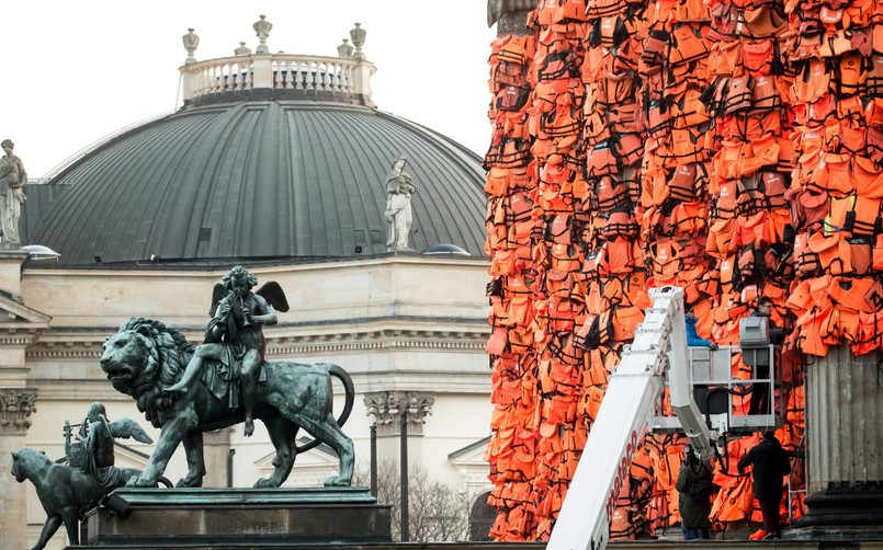 Realizację takiej instalacji chiński opozycyjny artysta zapowiedział już w styczniu br. Ludzie, którzy w otchłani morza stracili życie, potrzebują pomnika - cytowała artystę agencja prasowa AFP.