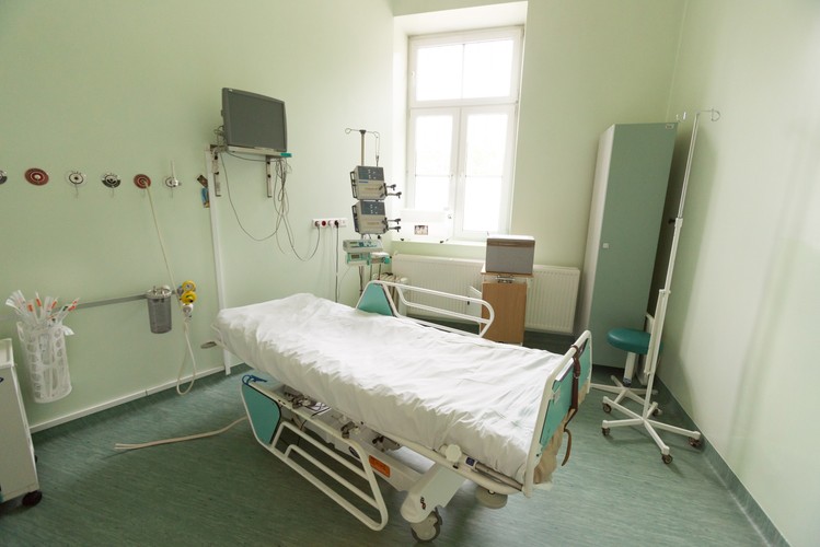 Szpital Uniwersytecki w Krakowie. Izolatka do leczenia pacjentów z chorobami zakaźnymi