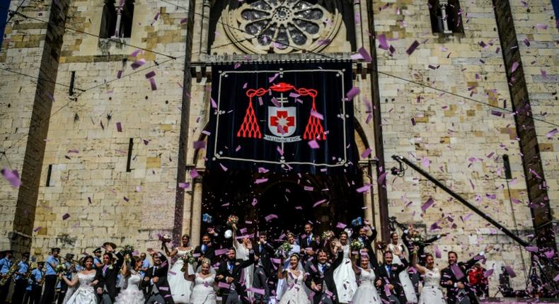 Financed by sponsors and TV rights, broadcast live on television, couples who would not otherwise have the means are gifted a deluxe wedding worth 400,000 euros