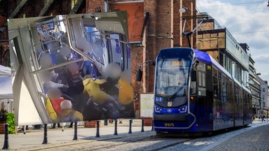 Dramatyczne nagranie z wrocławskiego tramwaju. MPK reaguje, internauci oburzeni [WIDEO]