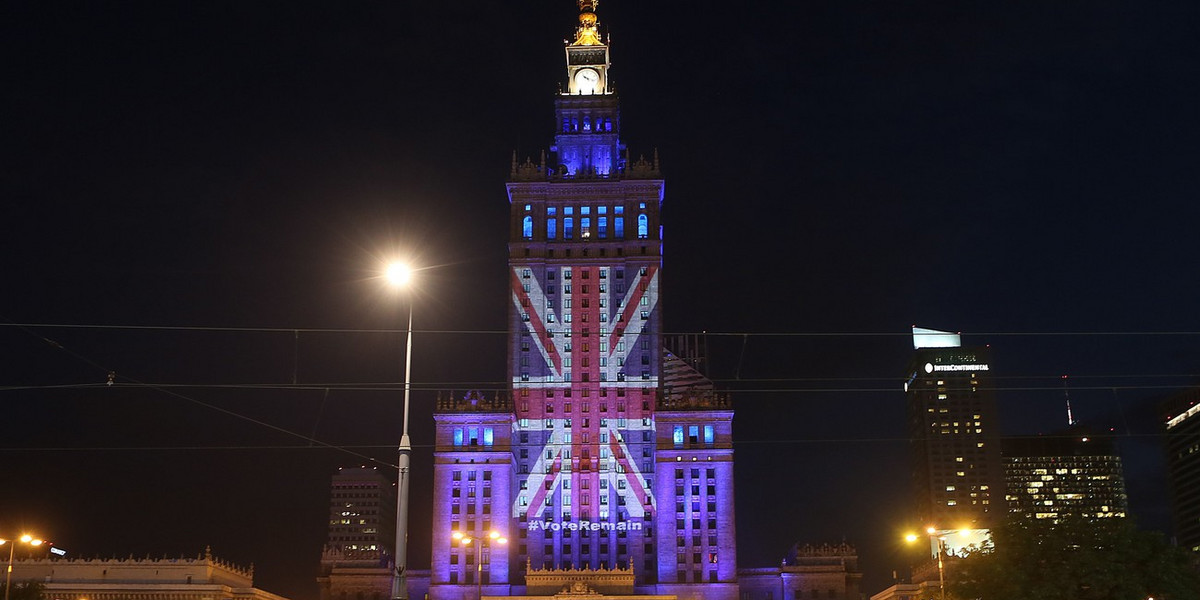 Przed referendum ws. Brexitu na Pałacu Kultury i Nauki wyświetlana była brytyjska flaga jako wyraz sprzeciwu wobec wyjścia Wielkiej Brytanii z UE