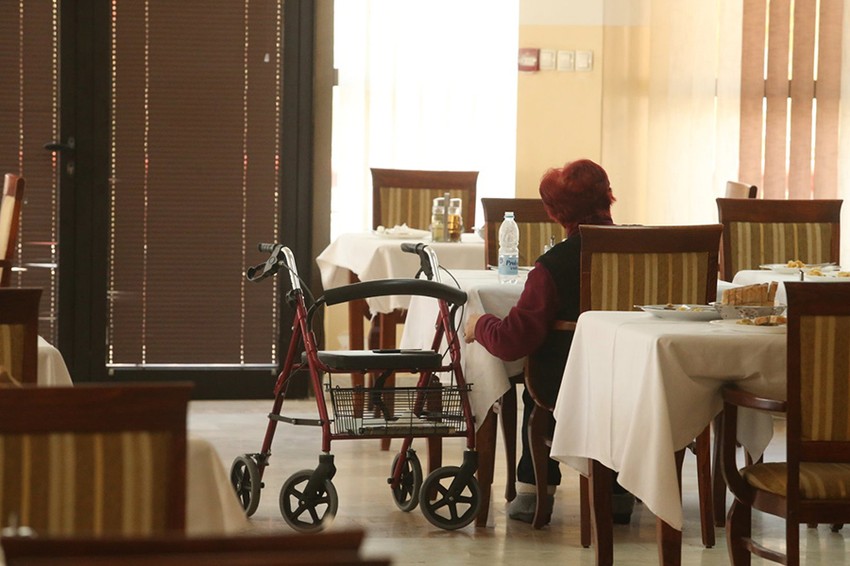 Zaražene radnice u domovima za stare