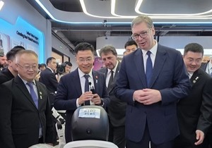 Vučić u obilasku fabrike Mint u Kini
