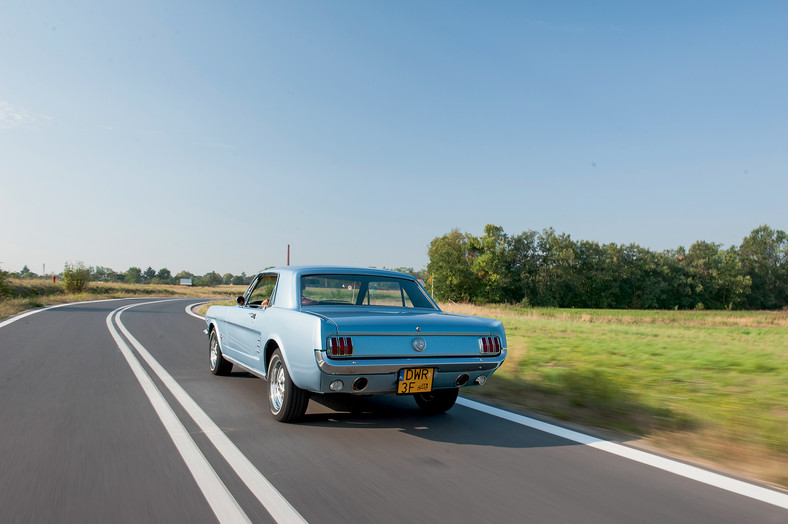 Ford Mustang Coupe 289 - galopujący klasyk