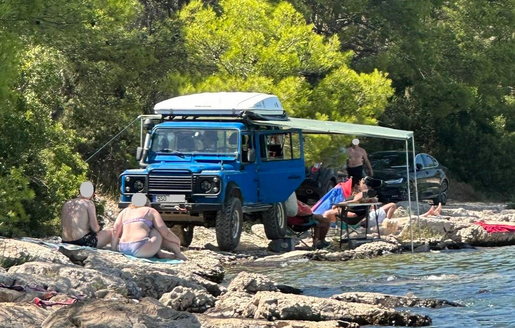 Bizarné praktiky nielen zahraničných, ale aj domácich turistov.