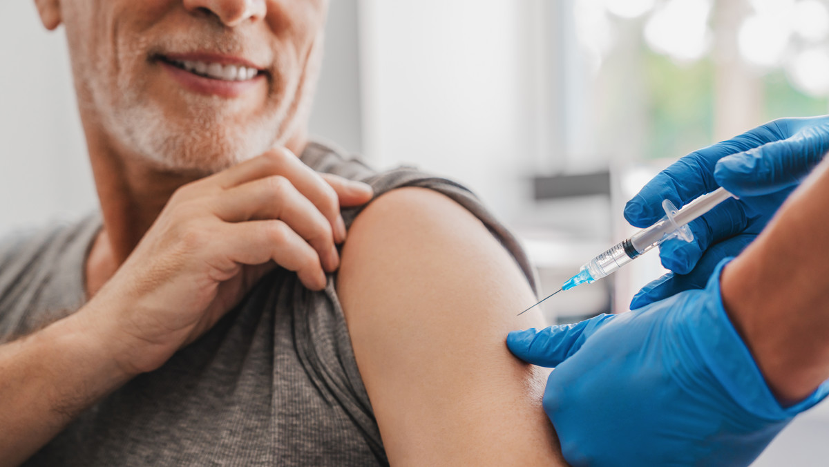 Włochy: chciał wyłudzić certyfikat szczepienia dzięki  silikonowej atrapie ramienia