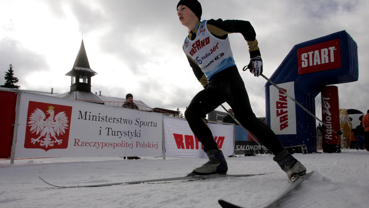 W piątek ruszył XXXV Bieg Piastów, największe zawody dla biegaczy narciarskich w Polsce. Na "rozgrzewkę" wystartowało 558 zawodników i zawodniczek, najlepszy okazał się Polak, Przemysław Pastor. Już w sobotę zawodnicy wystartują w koronnej konkurencji zawodów - biegu na 50 km stylem klasycznym.