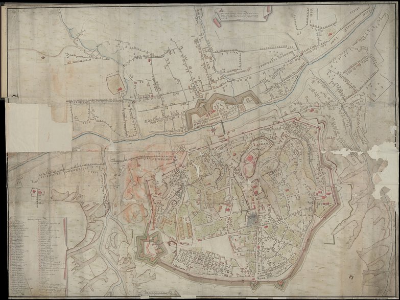 Mapa Smoleńska z końca XVIII w. Doskonale widać podział miasta na część północną, na prawym brzegi Dniepru (tzw. Zadnieprowie), oraz południową, otoczoną murami wzniesionymi za czasów Godunowa. Po zachodniej stronie w obrębie murów uwagę zwraca bastion Zygmuntowski.