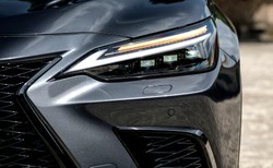 Lexus NX ostro tanieje! Teraz mocna hybryda 4x4 w cenie napędu na przód