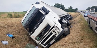 Zaskakujący widok na A4. Kierowca zasnął... a ciężarówka wraz z nim