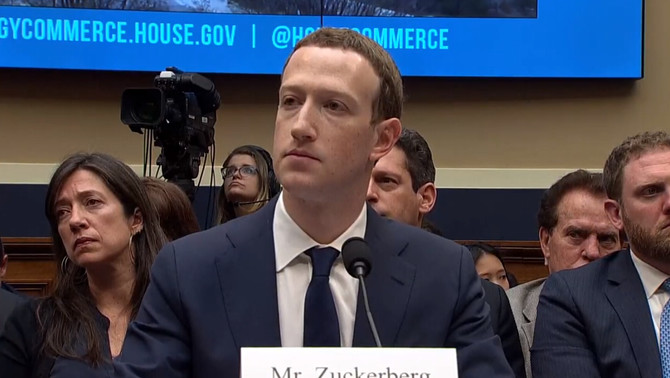 Mark Zuckerberg zeznawał m.in. przed Kongresem USA w sprawie afery
