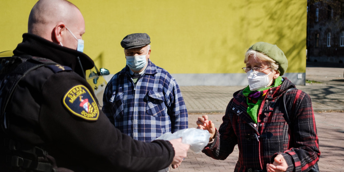 Mieszkańcy Sosnowca otrzymują darmowe maseczki. To już druga taka akcja w mieście podczas epidemii koronawirusa 