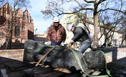 Kontrowersje wokół ks. Jankowskiego. Więźniowie PRL apelują do wojewody: To wszystko są pomówienia