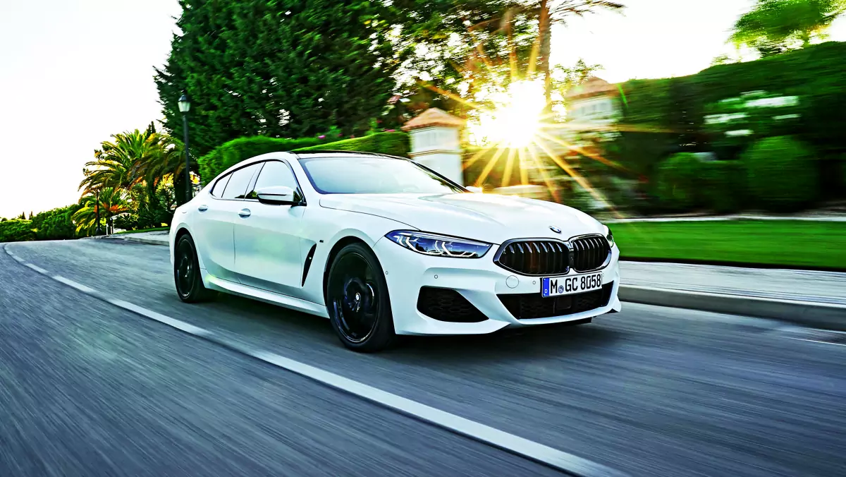 BMW serii 8 Gran Coupé ma zrównoważone proporcje: jest nie tylko o 23 cm dłuższe, lecz także o 3 cm szersze i o 6 cm wyższe od coupé