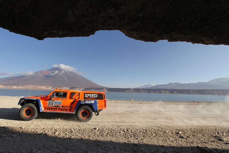 Dakar 2013: ciężarówka bez skrzyni, Małysz traci oddech (13. etap, wyniki, galeria)