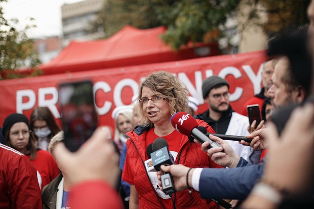 Czerwone miasteczko sędziów i pracowników sądów pod Ministerstwem Sprawiedliwości