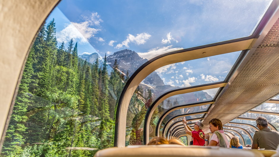 Luksusowy pociąg Rocky Mountaineer w Kanadzie