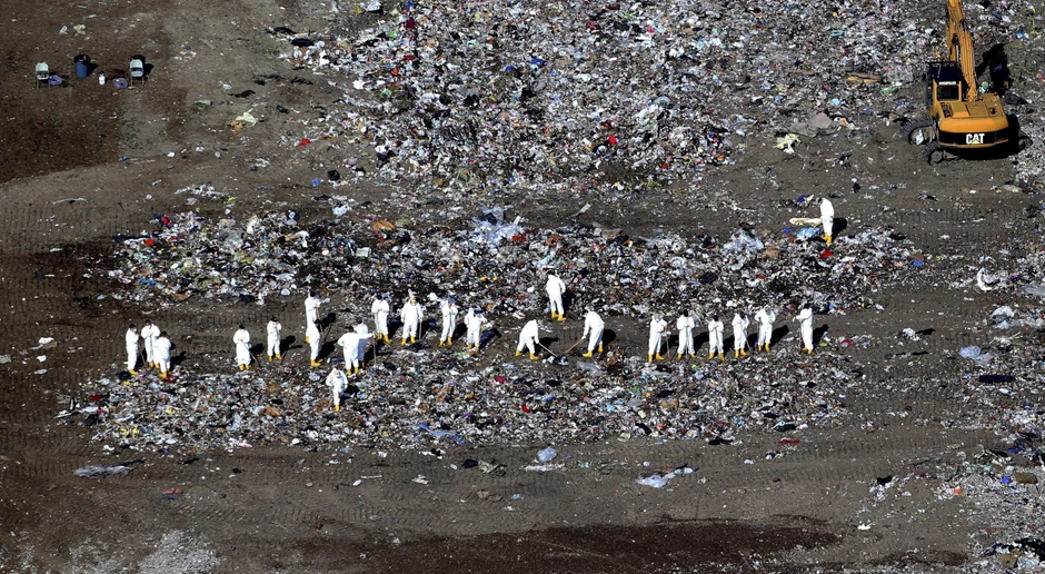 Istražitelji pretražuju mesto nakom su bačeni kompjuter i ranac