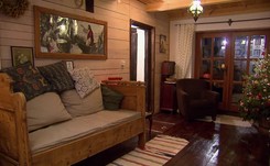 'Kiedyś stał tu wóz...'. Odrestaurowali chałupę na odludziu