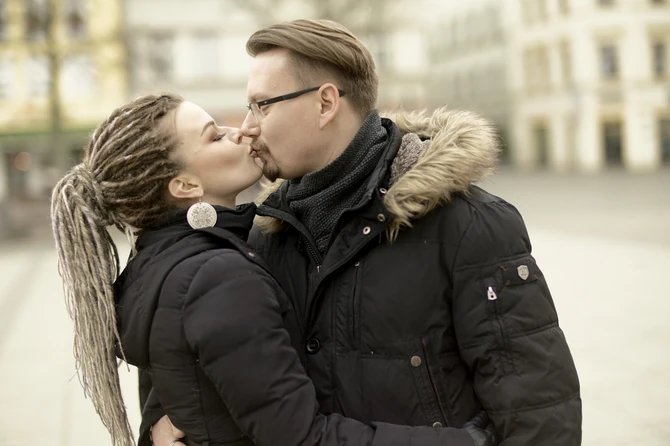 "Zatrudnela sam sa oženjenim muškarcem,  a onda me je pozvala njegova žena- zanemela sam" (ilustracija)