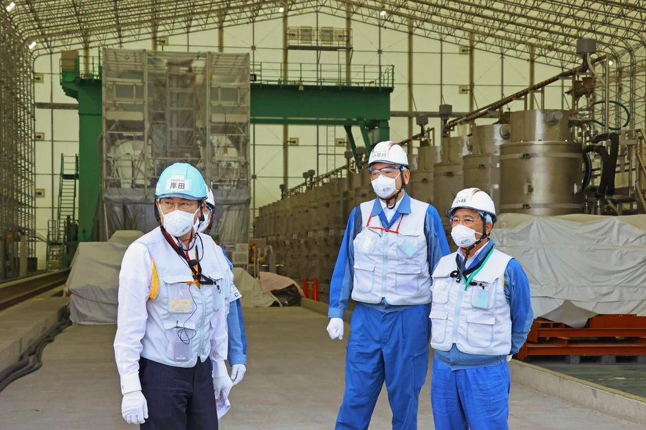 Fumio Kišida u poseti nuklearnoj elektrani Fukušima u Okumi 20. avgusta