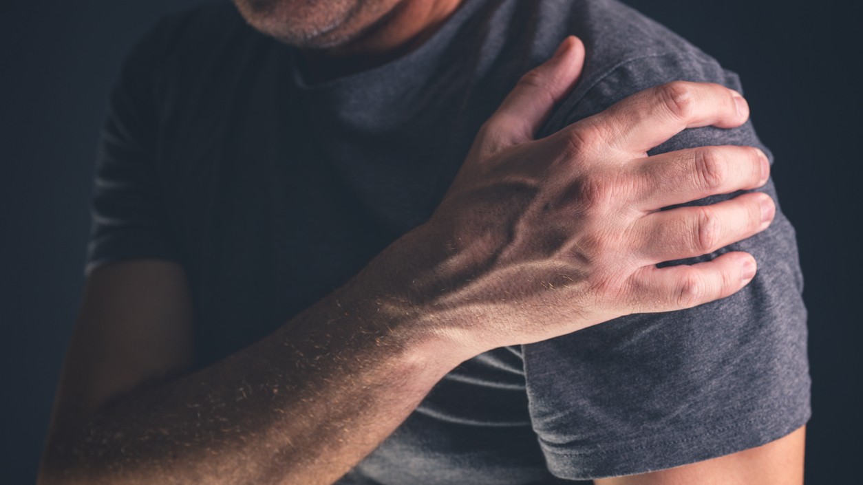 Príznak v ramene môže naznačovať rakovinu pečene. (ilustračné foto)