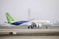 Konkurencja dla Boeinga 737 i Airbusa A320. Chiński Comac C919 odbył swój pierwszy lot