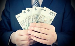 Walczą o 100-200 zł... Większość pracowników budżetówki zarabia gorzej niż sprzedawca w dyskoncie