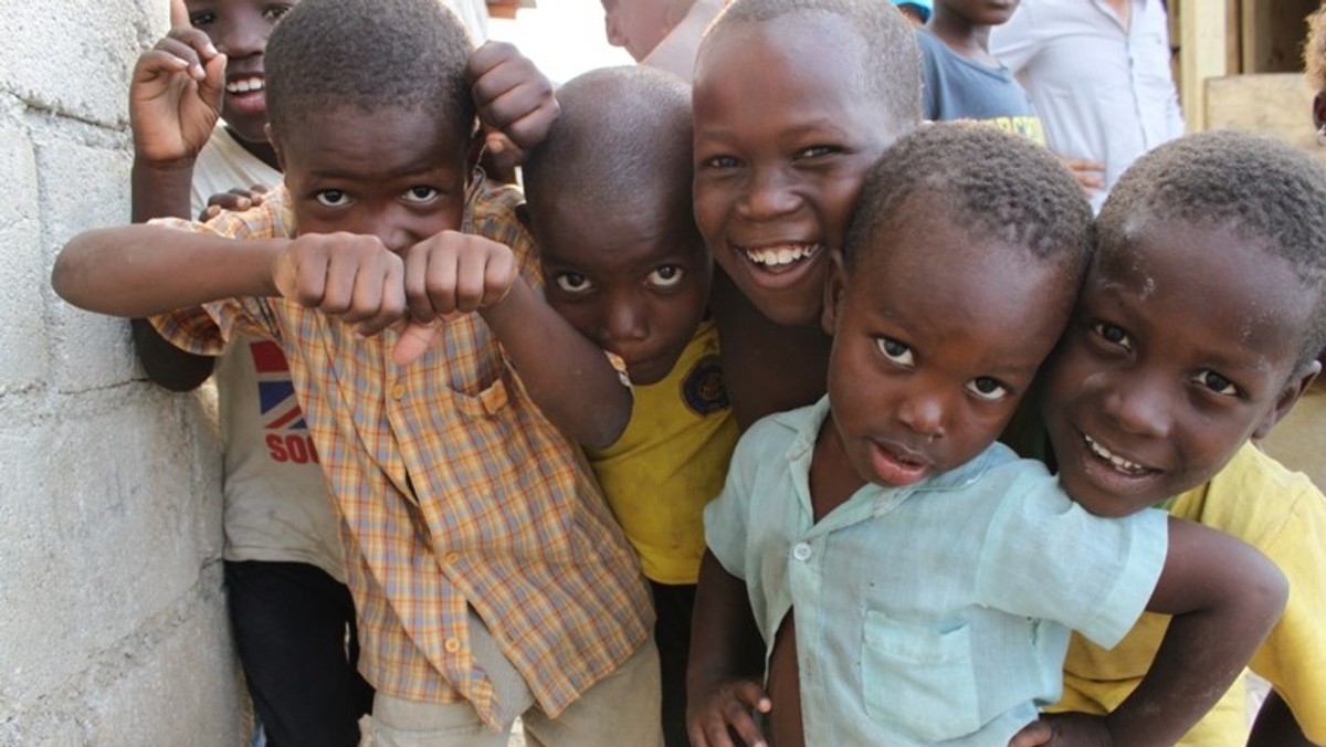 Haiti, które w styczniu zostało nawiedzone przez ogromne trzęsienie ziemi, stoi w obliczu kolejnej katastrofy. Zbliżająca się pora deszczowa ogromnym zagrożeniem dla 1,3 miliona osób mieszkających w tymczasowych obozowiskach.