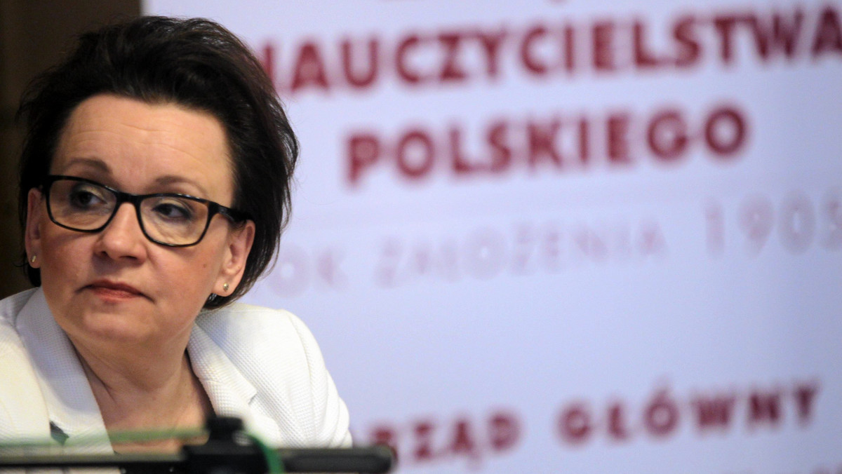 Nie milkną echa słów minister Anny Zalewskiej na temat mordu w Jedwabnem. Teraz głos w tej sprawie zabrał David Harris z American Jewish Committee. Apeluje on do prezydenta Andrzeja Dudy i innych przedstawicieli polskich władz, by zareagowali i sprawili, by Polska powróciła na drogę, która idzie w stronę "uczciwej konfrontacji z ciemnymi kartami historii".