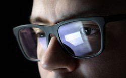 Pandemiczne restrykcje mogą wpływać na pogorszenie naszego wzroku