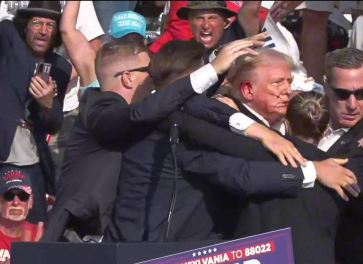 Donald Trump zwycięża tam, gdzie do niego strzelano. 32 punkty przewagi w hrabstwie Butler