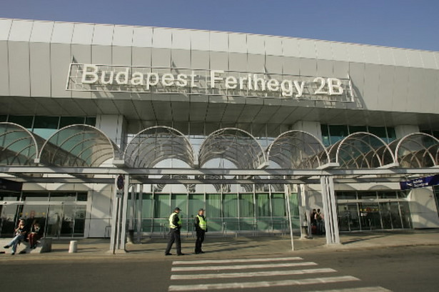 Zamarło całe międzynarodowe lotnisko w Budapeszcie, z wyjątkiem terminalu Ferihegy 2B. Fot. Bloomberg