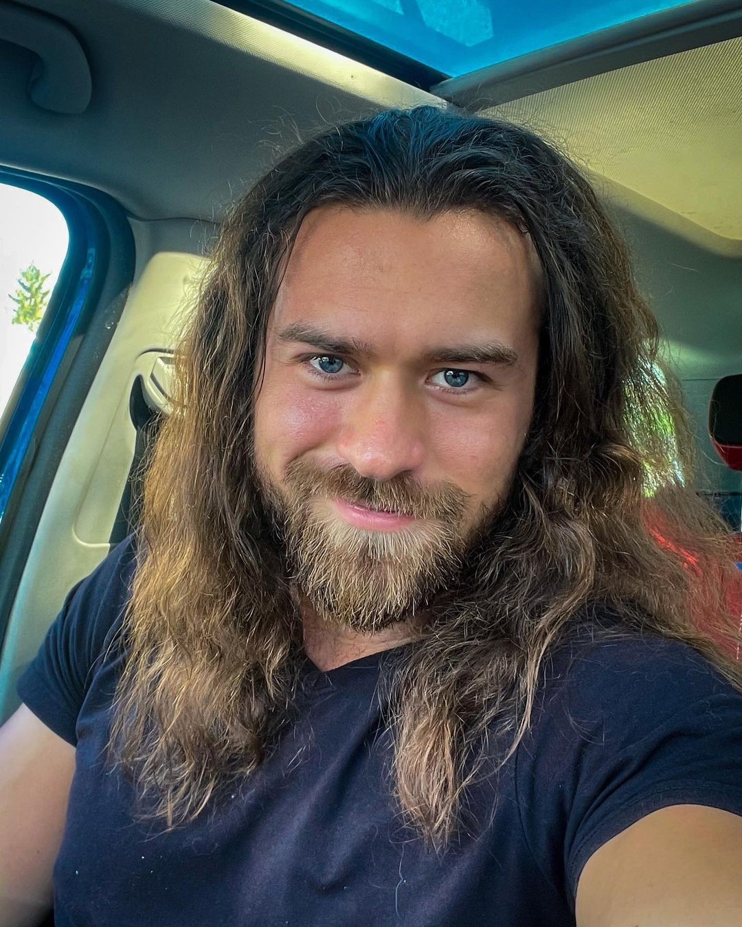 Henrik sa živí ako striptér deväť rokov. 