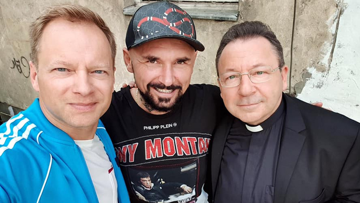 Maciej Stuhr, Patryk Vega i Zbigniew Zamachowski na planie filmu "Polityka"