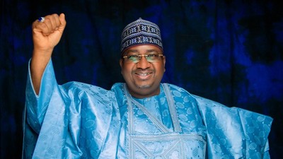 Governor of Kebbi, Dr Nasiru Idris. [Twitter:@Imranmuhdz]