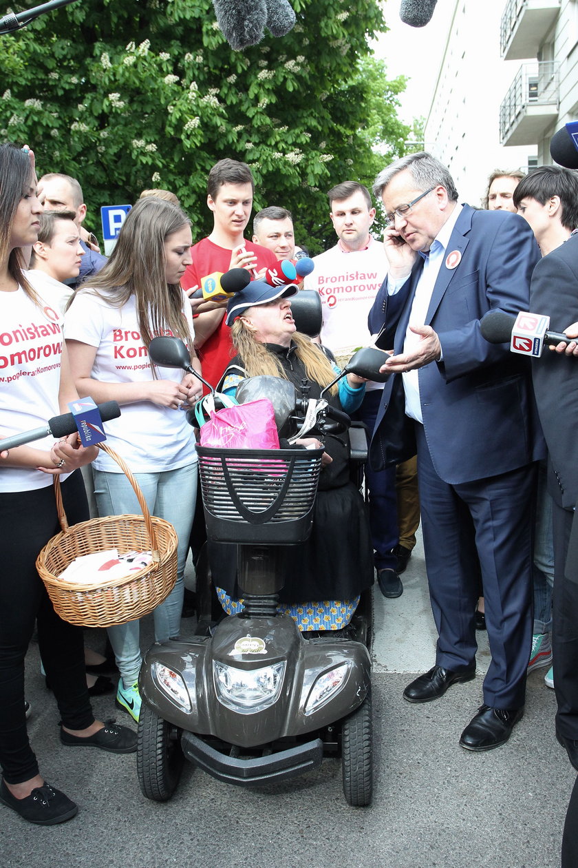 Kobieta skarży sztab Komorowskiego: Zrobili ze mnie agentkę PiS!