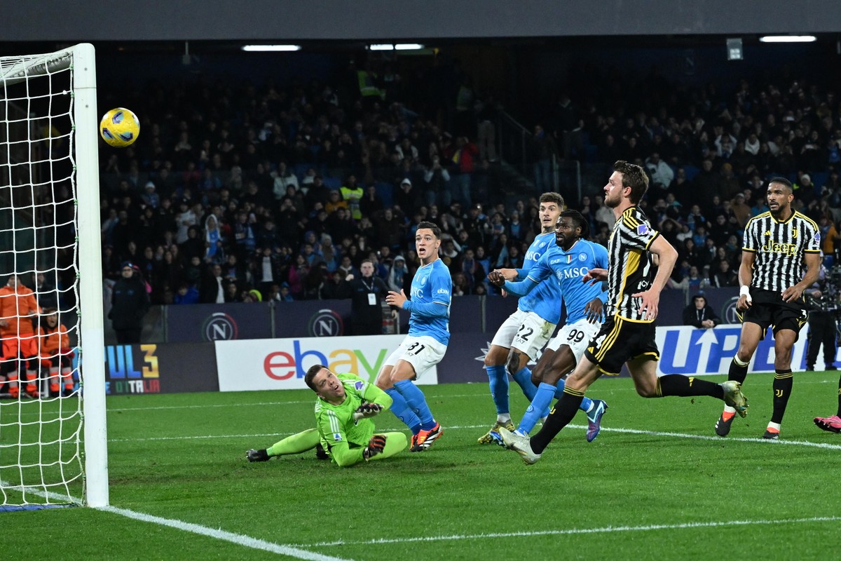Wojciech Szczęsny obronił rzut karny, ale Giacomo Raspadori skutecznie dobił piłkę odbitą przez polskiego bramkarza