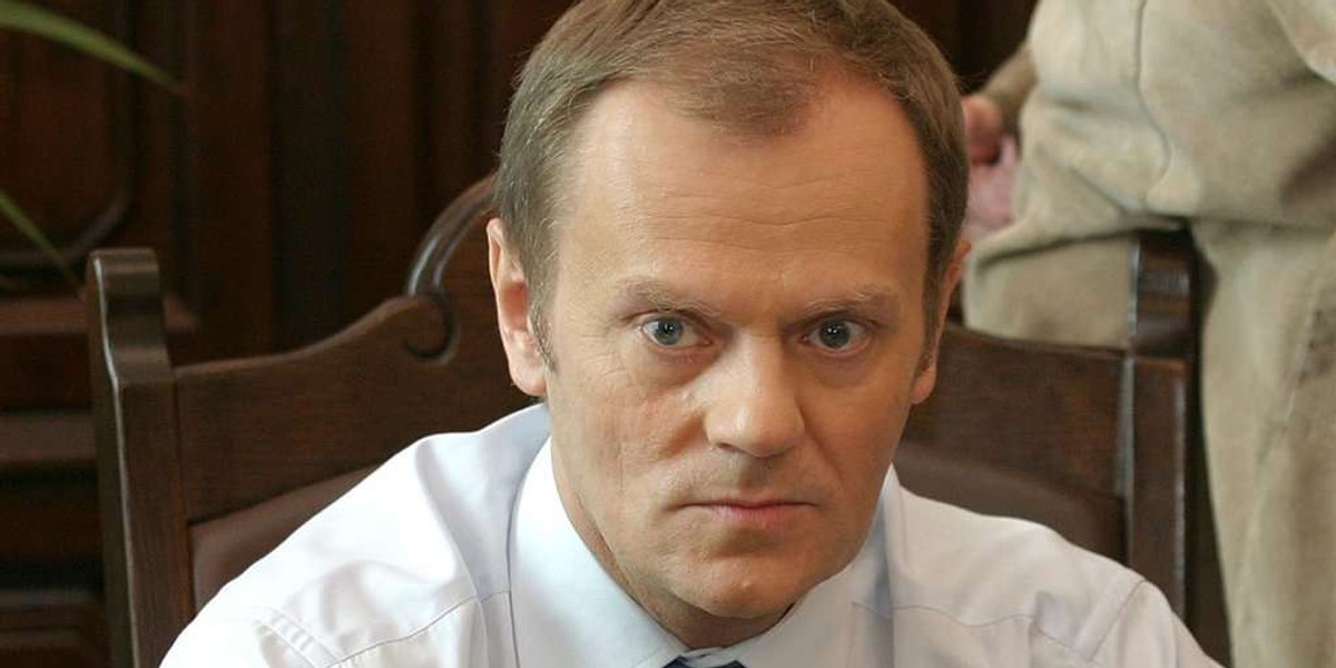 Premier Tusk jak autodiler