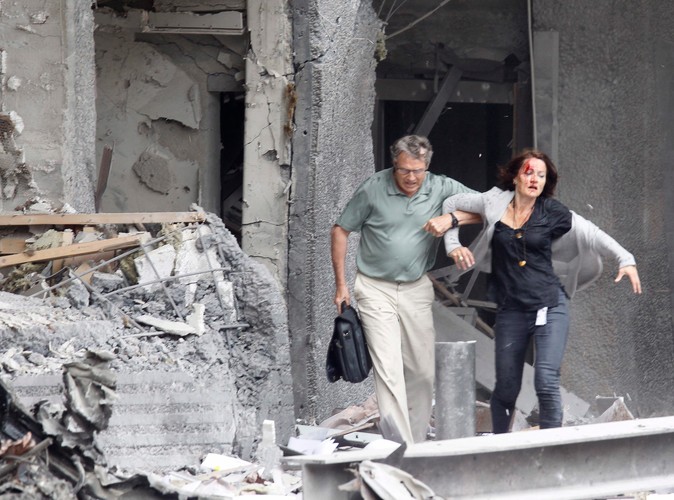 Pomoc rannym po eksplozji w Oslo