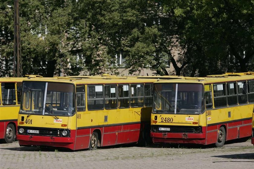 Kupuje gadżety, a autobusy się sypią