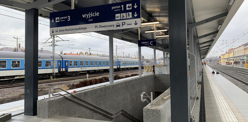Przebudowa dworca w Rzeszowie przyspiesza. Wkrótce otwarcie nowych peronów