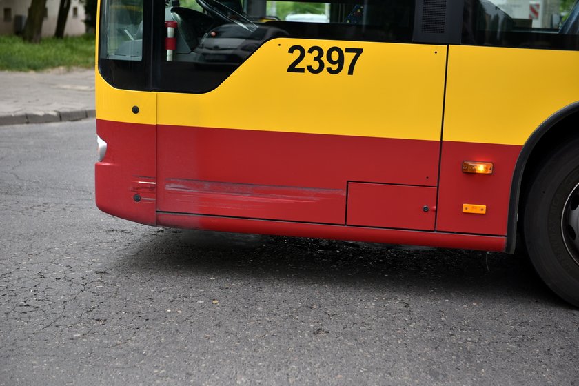 Zderzenie autobusu z samochodem dostawczym