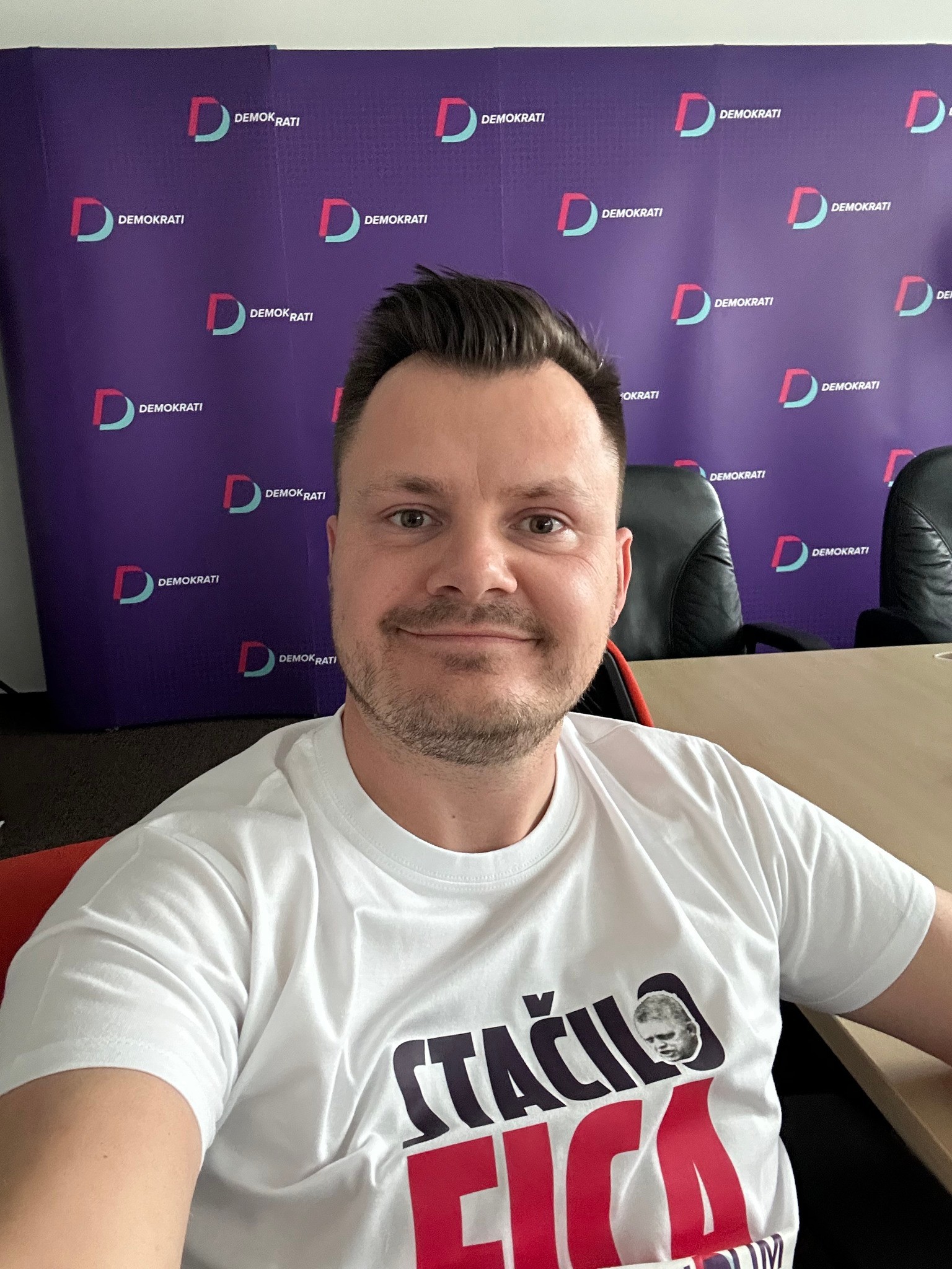 Člen strany Demokrati Michal Pavlík.