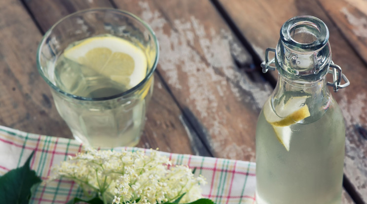 Hidegen a legfinomabb a bodzás limonádé, Fotó: iStock