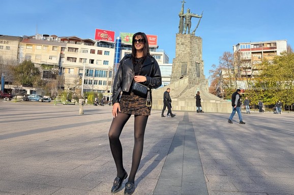 VODITELJKA SE RAZVELA OD 30 GODINA STARIJEG GLUMCA Sad se cela ulica okreće za njom dok šeta u miniću: Najviša je na sceni, a njen broj cipela NIKAD NEMA U PRODAVNICI