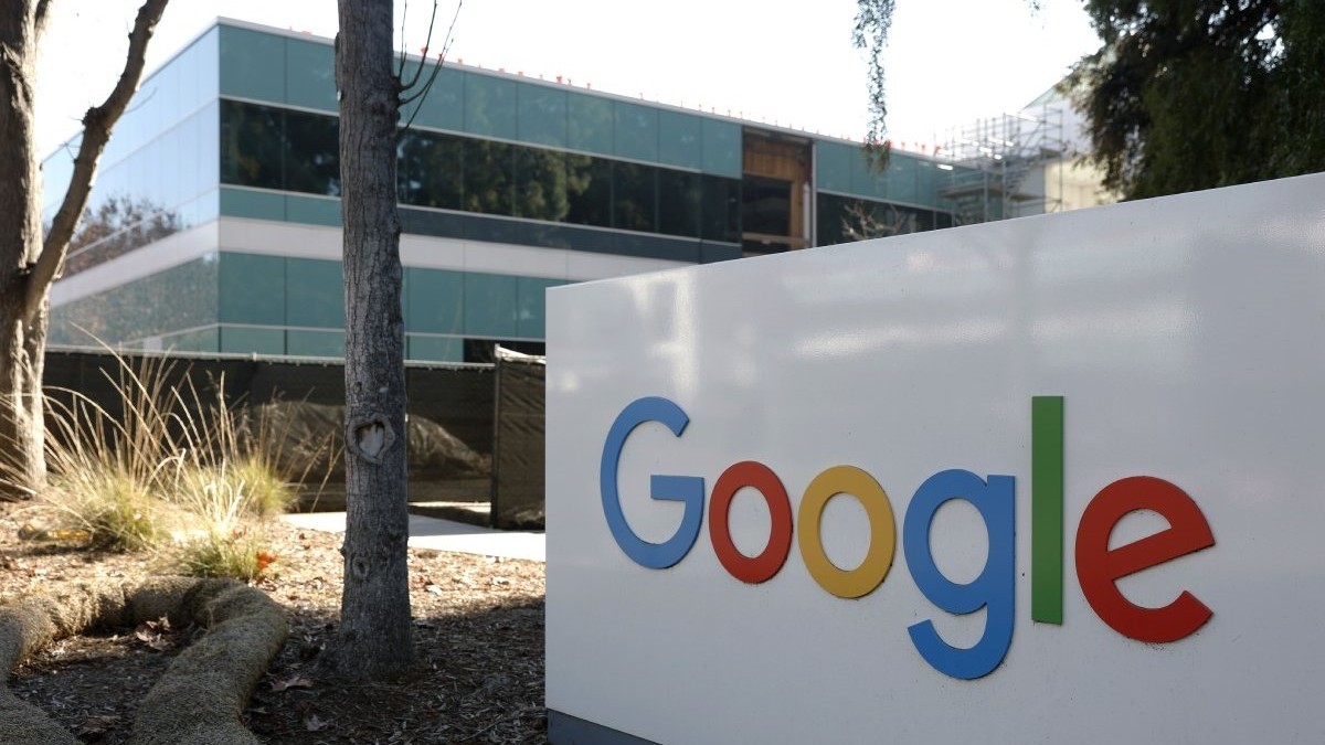 Un hacker a fost recompensat de Google după ce a descoperit o breșă de securitate în sistem: suma uriașă pe care compania i-a virat-o în cont drept mulțumire 