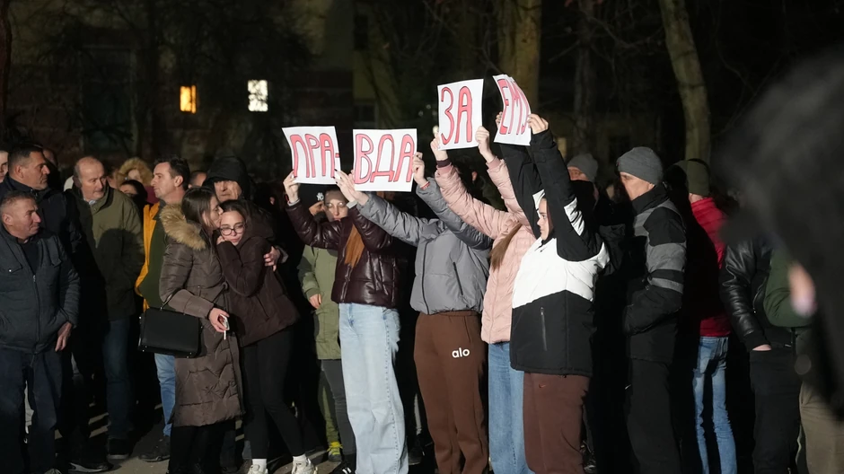 Skup ispred čačanske bolnice